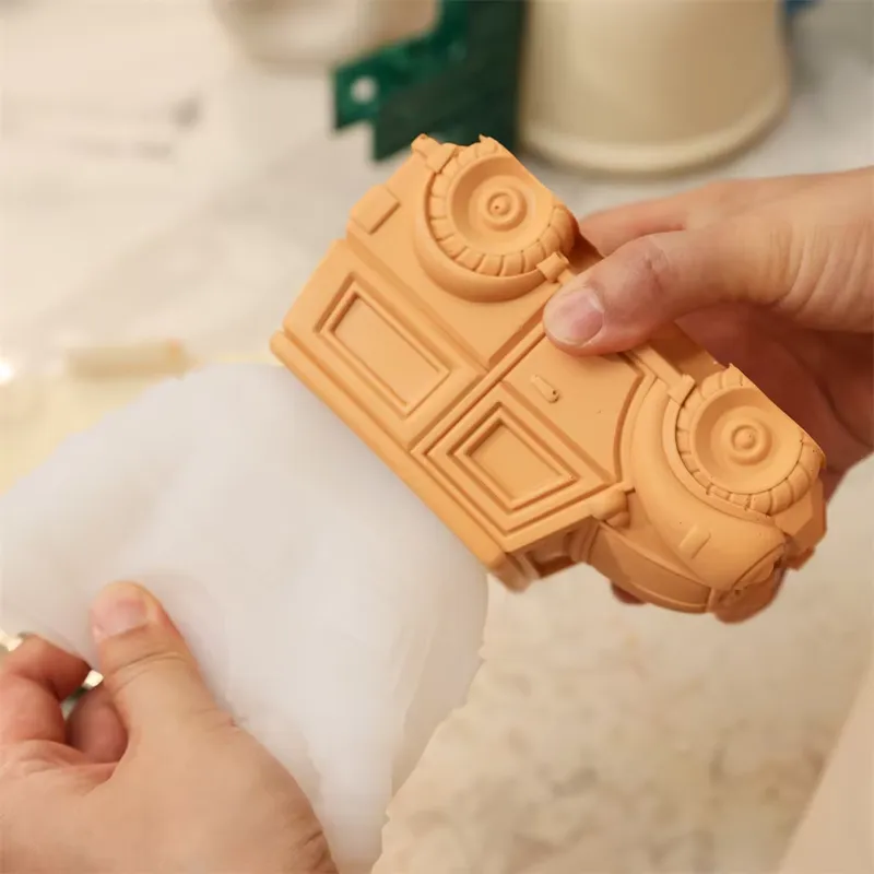 ボウアン・ニコール ヴィンテージカー型コンクリートシリコンモ - Plant Pot のレビューと価格