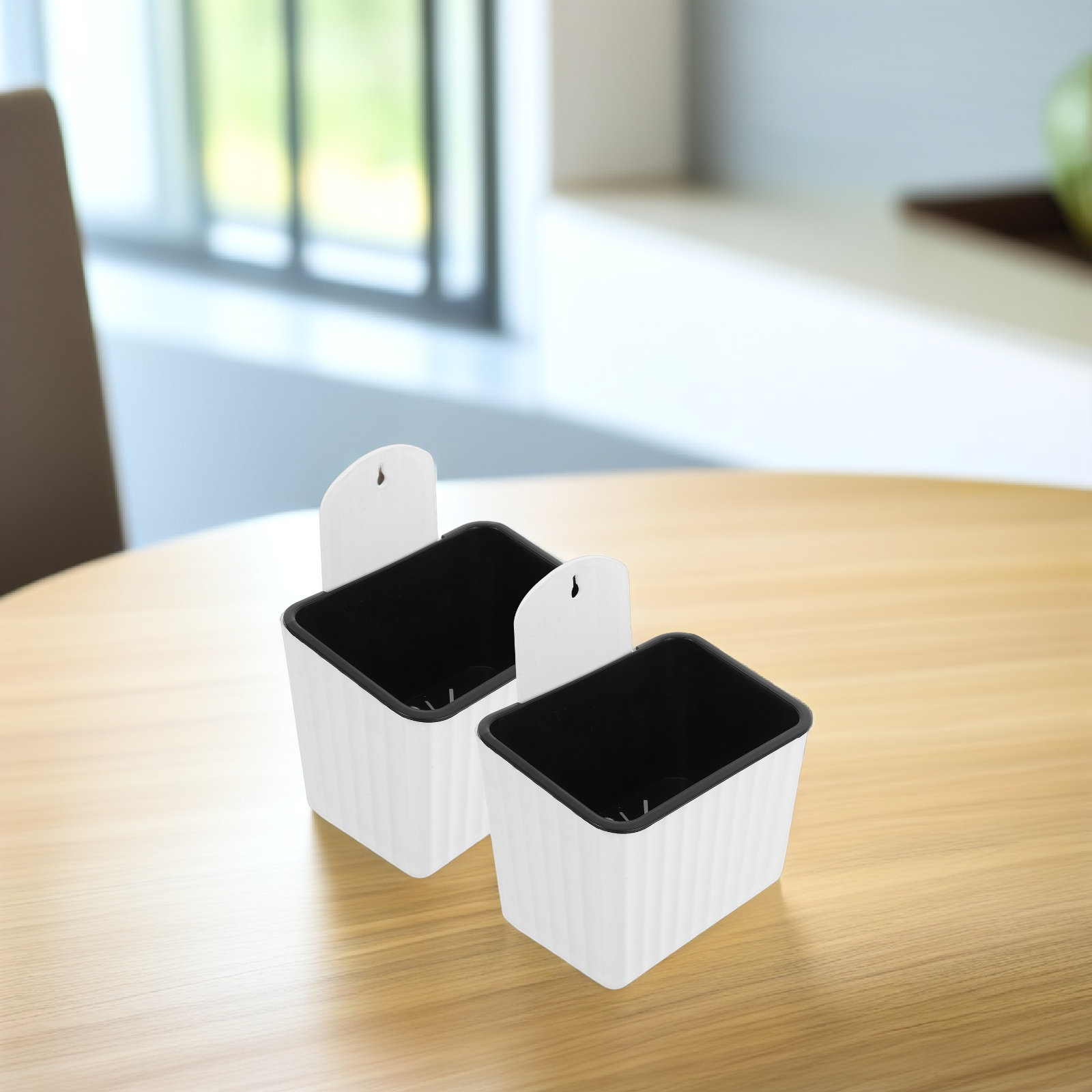 2個セット 壁掛けフラワーポット 自動給水プランター プラス - Self Watering Planter のレビューと価格